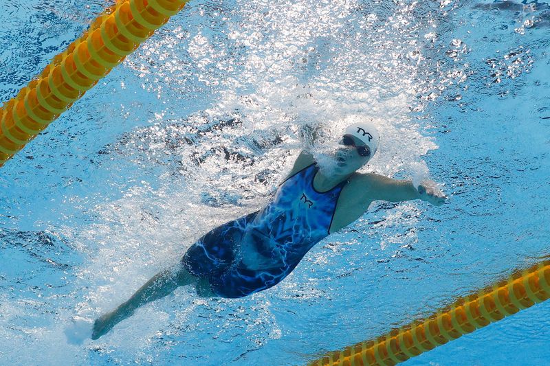 &copy; Reuters. الأمريكية كاتي ليديكي خلال تصفيات سباق 400 متر حرة سباحة ضمن منافسات أولمبياد طوكيو يوم الأحد. تصوير:رويترز.