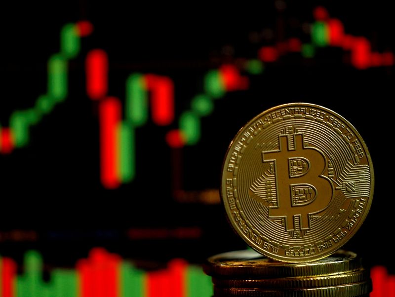 &copy; Reuters. FILE PHOTO: A representation of the virtual cryptocurrency Bitcoin is seen in this picture illustration taken June 14, 2021.  REUTERS/Edgar Su/Illustration/File Photo