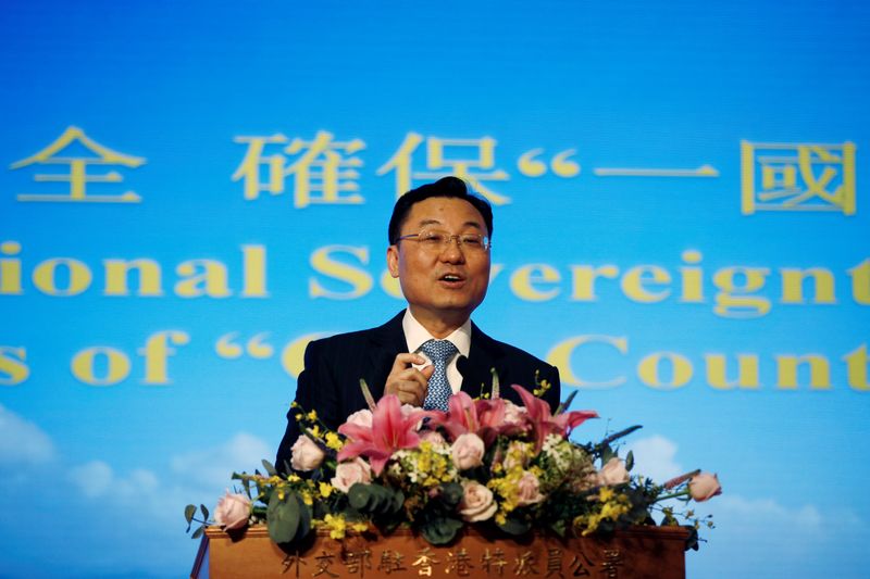 &copy; Reuters. شيه فنغ نائب وزير الخارجية الصيني يتحدث في هونج كونج بصورة من أرشيف رويترز.