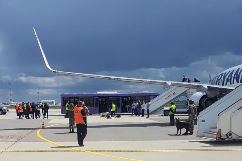 &copy; Reuters. Airport personnel and security forces are seen on the tarmac in front of a Ryanair flight which was forced to land in Minsk, Belarus, May 23, 2021. Picture taken May 23, 2021. Handout via REUTERS ATTENTION EDITORS - THIS PICTURE WAS PROVIDED BY A THIRD PA