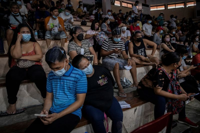 &copy; Reuters. 　7月２６日　東南アジアで新型コロナウイルスが猛威を振るう中、フィリピンもデルタ株の拡大阻止に取り組んでおり、当局は２３日に首都圏の規制を厳格化するとともにマレーシアとタ