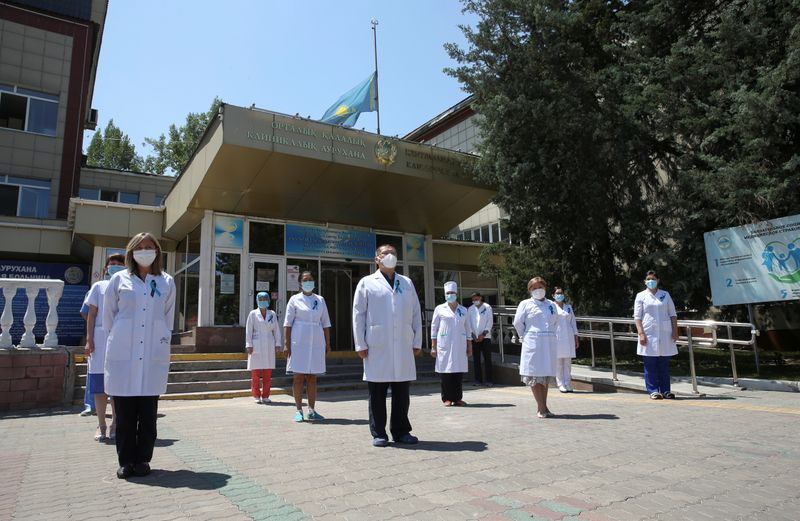 &copy; Reuters. Medical specialists gather outside a hospital and observe a minute of silence to pay tribute to their colleagues, who died amid the coronavirus disease (COVID-19) outbreak, on the National Day of Mourning in Almaty, Kazakhstan July 13, 2020. REUTERS/Pavel