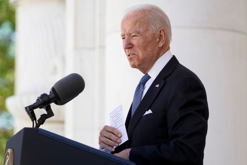 &copy; Reuters. FILE PHOTO: U.S. President Joe Biden puts a note with the number of U.S. soldiers killed in Iraq and Afghanistan is his pocket as he delivers the Memorial Day speech during the National Memorial Day observance at Arlington National Cemetery in Arlington, 