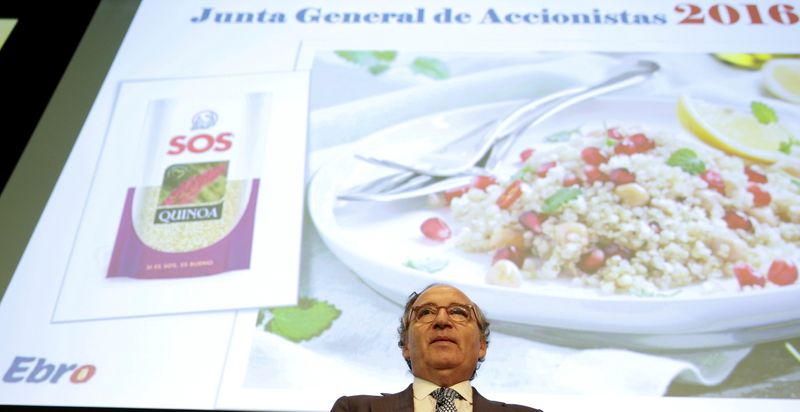 &copy; Reuters. Antonio Hernández, presidente de la empresa española de alimentación Ebro, de pie antes de la junta de accionistas de la compañía en Madrid