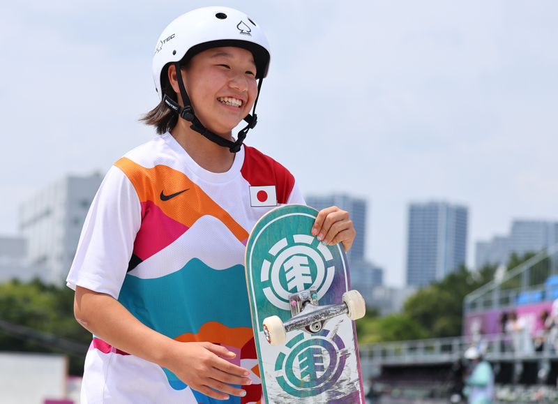 &copy; Reuters. Momiji Nishiya, ganadora del oro olímpico en monopatinaje callejero, durante la final de su disciplina celebrada en el Ariake Urban Sports Park de Tokio, Japón, el 26 de julio de 2021. REUTERS/Lucy Nicholson