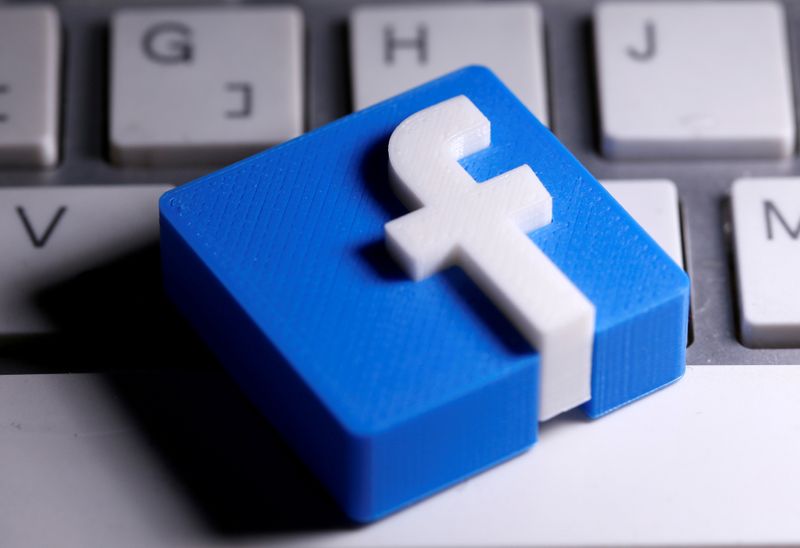 &copy; Reuters. A 3D-printed Facebook logo is seen placed on a keyboard in this illustration taken March 25, 2020. REUTERS/Dado Ruvic/Illustration