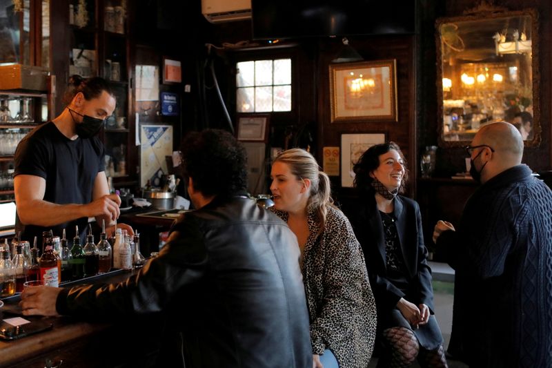 &copy; Reuters. FILE PHOTO: People gather at the White Horse Tavern (est. 1880) as restrictions eased on indoor drinking in bars, allowing seating at the bar, during the outbreak of the coronavirus disease (COVID-19) in Manhattan, New York City, New York, U.S., May 3, 20