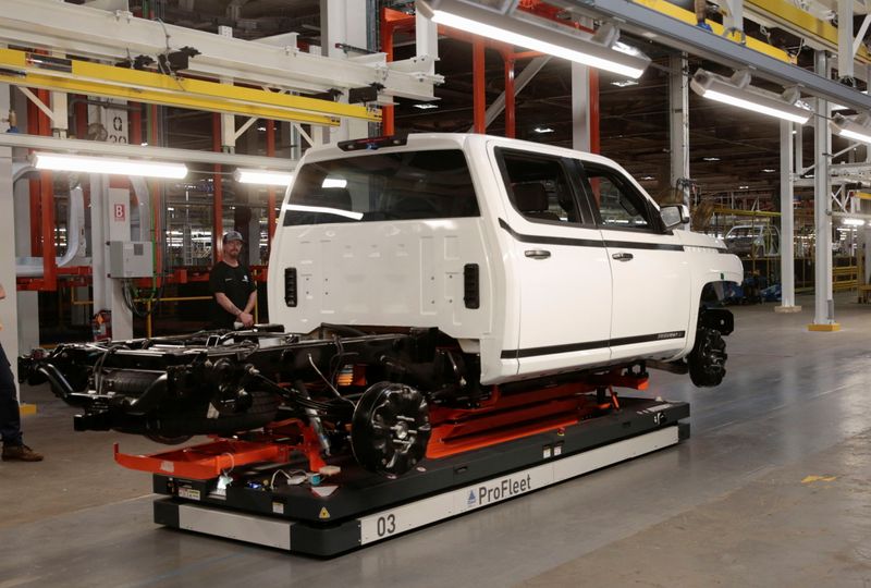 &copy; Reuters. FILE PHOTO: A Lordstown Motors pre-production all electric pickup truck, the Endurance, is seen after being merged with a chassis at the Lordstown Assembly Plant in Lordstown, Ohio, U.S., June 21, 2021.   REUTERS/Rebecca Cook