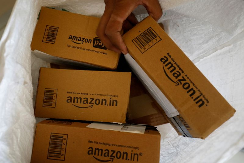 &copy; Reuters. Pacotes com encomendas da Amazon. 17/3/2021. REUTERS/Amit Dave