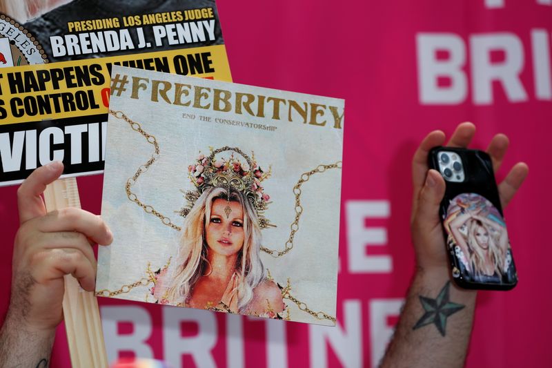 &copy; Reuters. IMAGEN DE ARCHIVO. Manifestaciones en respaldo de la cantante pop Britney Spears en el día de una audiencia sobre su tutela, en Los Ángeles, EEUU, Julio 14, 2021.  REUTERS/Mario Anzuoni