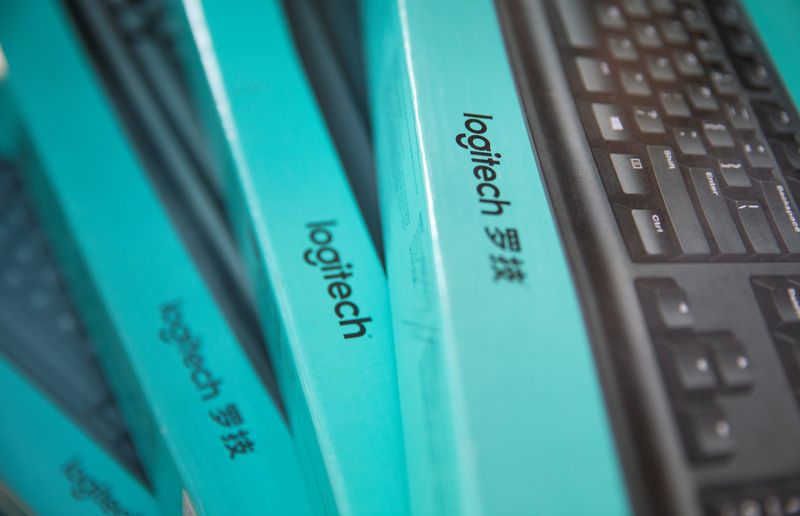 &copy; Reuters. FILE PHOTO: Logitech keyboards are seen in the computer shop in Zenica, Bosnia and Herzegovina October 20, 2020. REUTERS/Dado Ruvic/File Photo