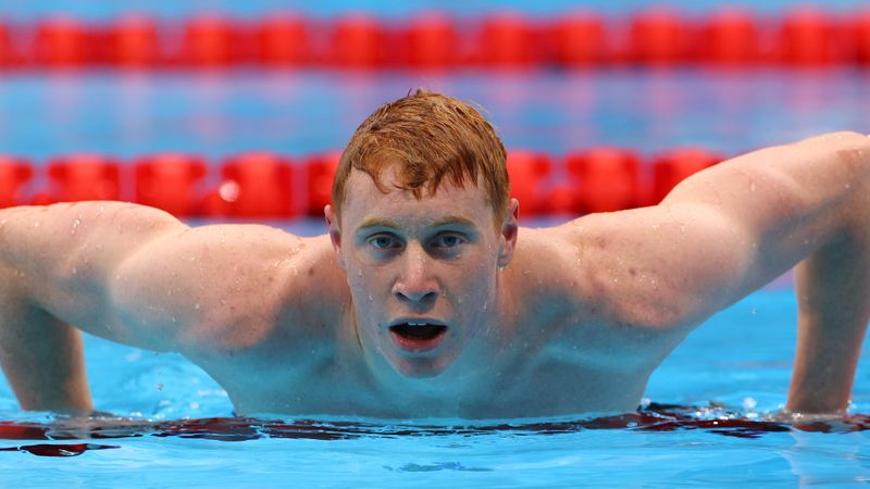 © Reuters. البريطاني توم دين بعد فوزه بذهبية سباق 200 متر حرة للرجال في منافسات السباحة في أولمبياد طوكيو 2020 يوم الثلاثاء. صورة لرويترز.