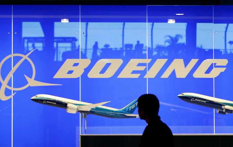 &copy; Reuters. Les appareils commerciaux livrés en 2020 par Boeing vont chacun émettre en moyenne des émissions équivalentes à plus d'un million de tonnes de CO2 au cours de la vingtaine d'années durant lesquelles ils seront en service, montrent des données publi