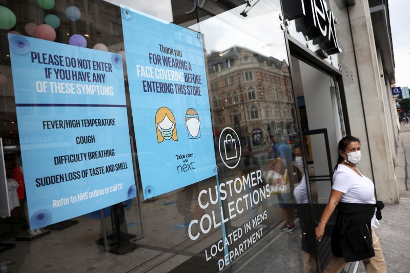 &copy; Reuters. FILE PHOTO: A sign asking customers to wear protective face masks is seen in the window of a shop on Oxford Street, amid the coronavirus disease (COVID-19) outbreak, in London, Britain, July 26, 2021. REUTERS/Henry Nicholls