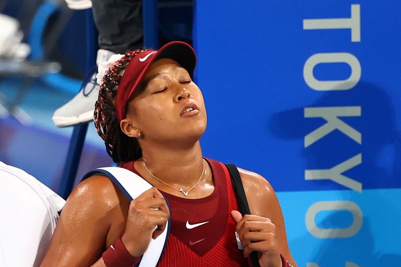 &copy; Reuters. Naomi Osaka deixa a quadra após perder na terceira rodada do torneio de tênis da Tóquio 2020
27/07/2021 REUTERS/Mike Segar