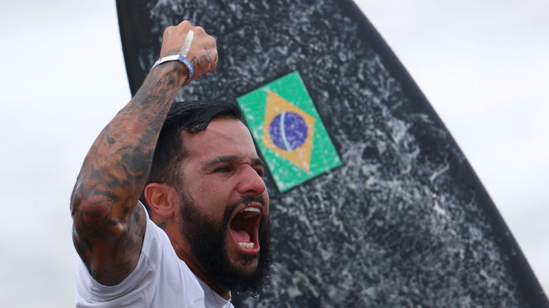 &copy; Reuters. Jul 27, 2021. 
Foto del martes del brasileño Italo Ferreira celebrando tras ganar un oro en surf en los Juegos de Tokio. 
REUTERS/Lisi Niesner