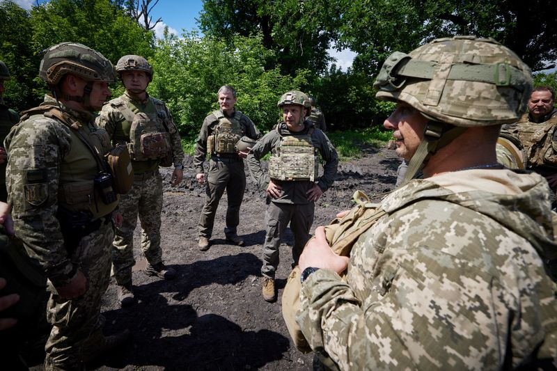&copy; Reuters. Ukrainian President Volodymyr Zelenskiy visits positions of the country's armed forces near the line of separation from with Russian-backed rebels in Donetsk Region, Ukraine June 9, 2021. Ukrainian Presidential Press Service/Handout via REUTERS  