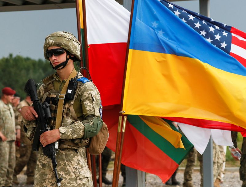 &copy; Reuters. A Yavorov. L'Ukraine a mené mardi d'importants exercices militaires impliquant les Etats-Unis, la Pologne et la Lituanie, des hélicoptères fournissant un soutien aérien pendant que des véhicules blindés traversaient des champs et que des soldats fai