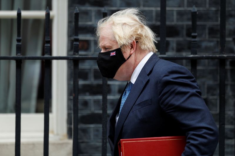 &copy; Reuters. Le Premier ministre britannique Boris Johnson devrait approuver mercredi la réouverture des frontières anglaises aux touristes de l'Union européenne et des Etats-Unis ayant été complètement vaccinés contre le COVID-19, a rapporté le Financial Time