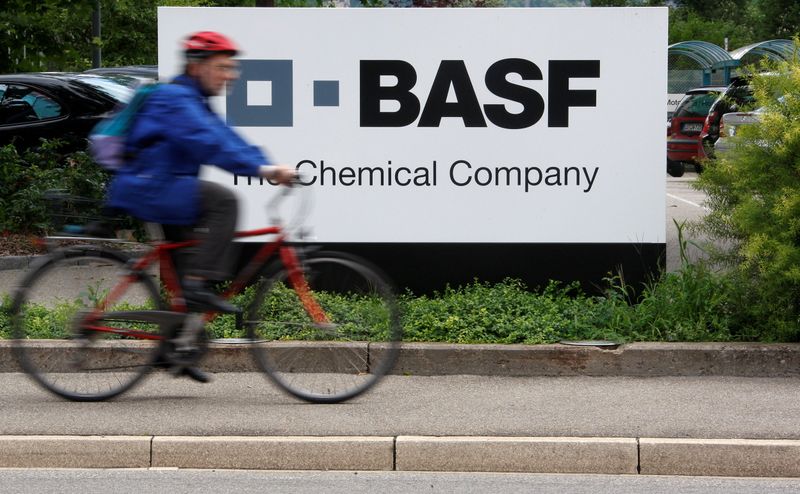 &copy; Reuters. FILE PHOTO: A cyclist rides past the entrance of a BASF plant in Schweizerhalle near Basel, Switzerland, July 7, 2009.  REUTERS/Christian Hartmann