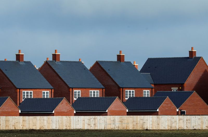 &copy; Reuters. FILE PHOTO: New residential homes are seen at a housing estate in Aylesbury, Britain, February 7, 2017.  REUTERS/Eddie Keogh/File Photo