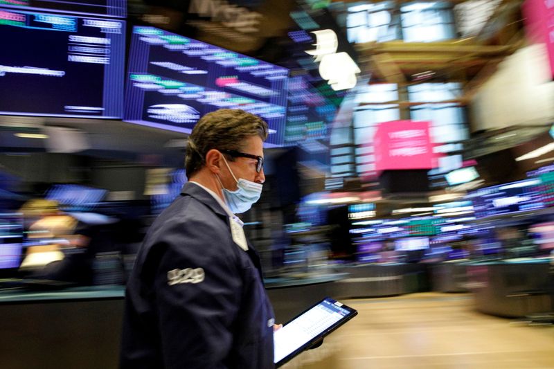 &copy; Reuters. A trader works on the floor of the New York Stock Exchange (NYSE) in New York City, New York, U.S., July 21, 2021.  REUTERS/Brendan McDermid