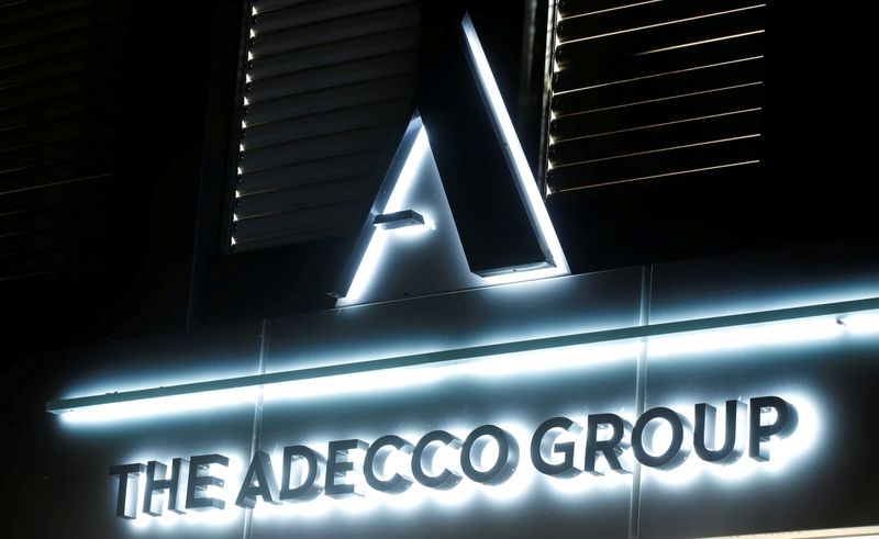 &copy; Reuters. Adecco Group a accepté de racheter AKKA Technologies pour un montant de deux milliards d'euros en valeur d'entreprise, ce qui représente la plus grosse transaction des 25 ans d'histoire du groupe suisse de recrutement. /Photo d'archives/REUTERS/Arnd Wie
