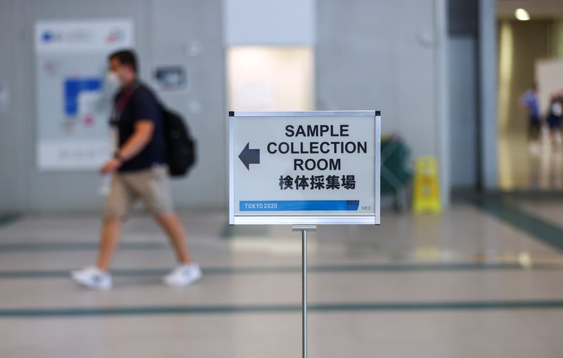 &copy; Reuters.  東京都は２８日、新たに３１７７人の新型コロナウイルス感染が確認されたと発表した。写真は７月２２日、東京で撮影（２０２１年　ロイター/Siphiwe Sibeko）