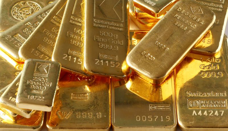 &copy; Reuters. Gold bars from the vault of a bank are seen in this illustration picture taken in Zurich November 20, 2014. REUTERS/Arnd Wiegmann