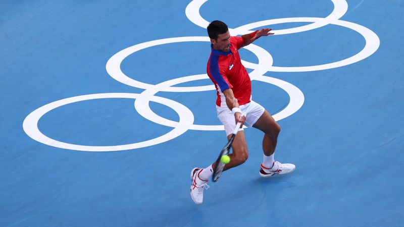 &copy; Reuters. Jul 28, 2021. 
Foto del miércoles de Novak Djokovic en su partido ante Alejandro Davidovich por los Juegos de Tokio. 
REUTERS/Mike Segar