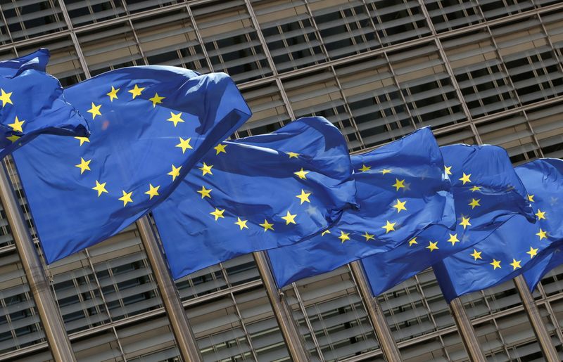 &copy; Reuters. Bandiere Ue fuori dalla Commissione europea a Bruxelles. REUTERS/Yves Herman