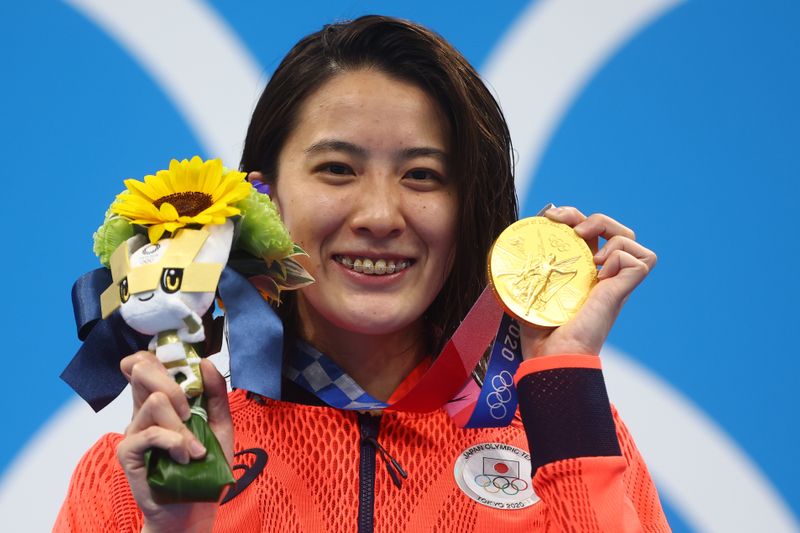 &copy; Reuters. Nadadora japonesa Yui Ohashi mostra medalha de ouro conquista nos 200 metros nado medley na Olimpíada de Tóquio
28/07/2021 REUTERS/Kai Pfaffenbach