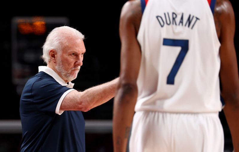 &copy; Reuters. Técnico da seleção masculina de basquete dos Estados Unidos, Gregg Popovich, durante partida contra o Irã pela Olimpíada de Tóquio
28/07/2021 REUTERS/Brian Snyder