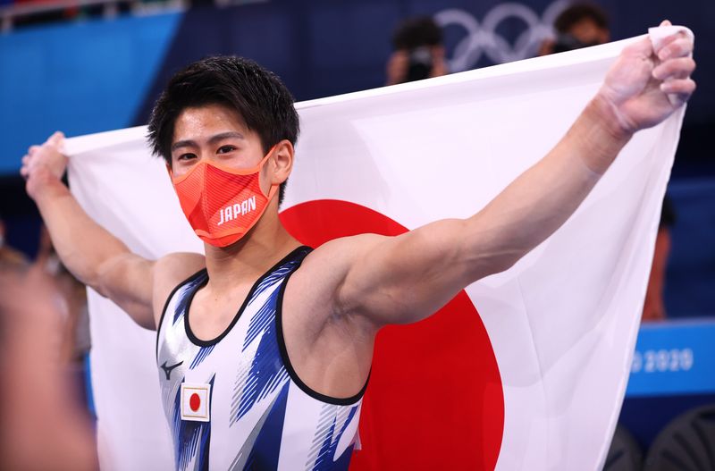 &copy; Reuters.  Jul 28, 2021.  
Foto del miércoles del japonés Daiki Hashimoto celebrando tras ganar el oro en la prueba del "all-around" de la gimnasia masculina. 
 REUTERS/Lindsey Wasson