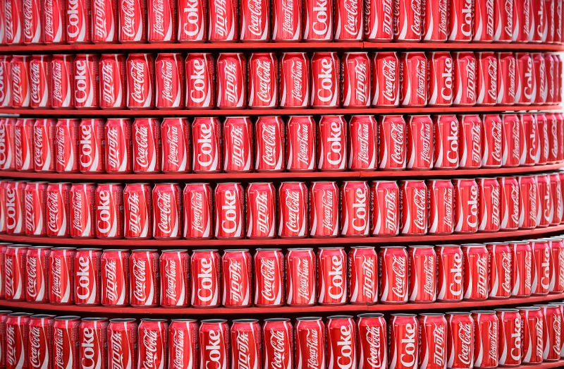 &copy; Reuters. Latas de Coca-Cola fotografadas em Natal (RN) 
12/06/2014
REUTERS/Dylan Martinez 