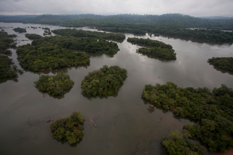 © Reuters. Área do rio Xingu inundada para a construção da usina de Belo Monte 
23/11/2013
REUTERS/Paulo Santos 