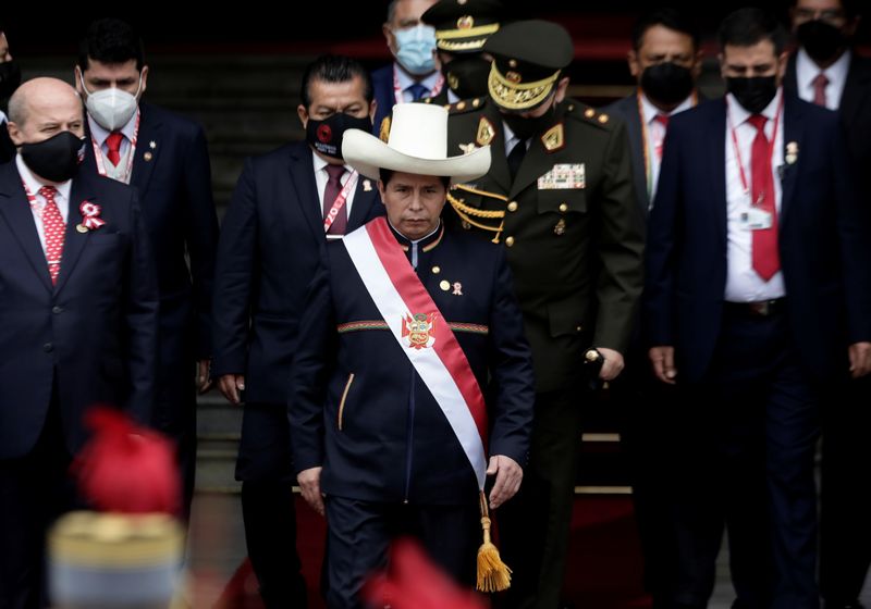&copy; Reuters. El presidente de Perú, Pedro Castillo, sale del Congreso tras la ceremonia de investidura, en Lima, Perú. 28 de julio de 2021. REUTERS/Angela Ponce 