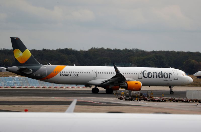 &copy; Reuters. La compagnie aérienne allemande Condor a annoncé mercredi qu'elle allait passer commande à Airbus de 16 avions A330neo afin de remplacer sa flotte de 767 de Boeing. /Photo d'archives/REUTERS/Kai Pfaffenbach