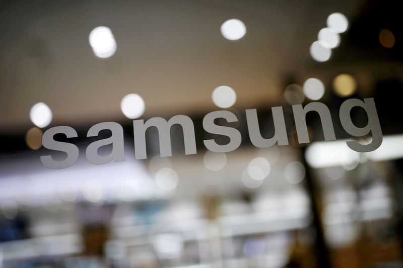 &copy; Reuters. FILE PHOTO: The logo of Samsung Electronics is seen at its headquarters in Seoul, South Korea, April 4, 2016. REUTERS/Kim Hong-Ji/File Photo