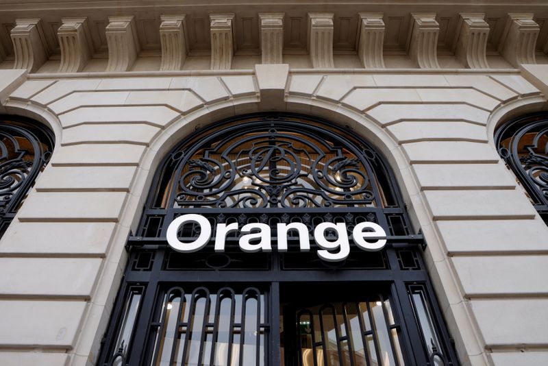 &copy; Reuters. Orange a accusé une perte d'exploitation de 1,752 milliard d'euros au premier semestre, grevé par une dépréciation de 3,7 milliards d'euros liée à l'écart d'acquisition de l'Espagne où l'opérateur télécoms a revu à la baisse ses perspectives 