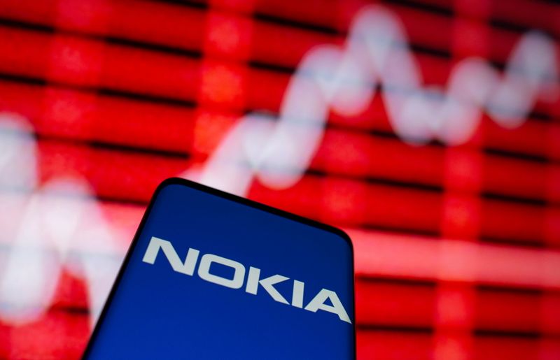 &copy; Reuters. L'équipementier télécoms Nokia a publié jeudi un bénéfice d'exploitation au titre du deuxième trimestre supérieur aux prévisions et relevé comme promis ses perspectives pour l'ensemble de l'année, soutenu par le redressement de ses activités. 