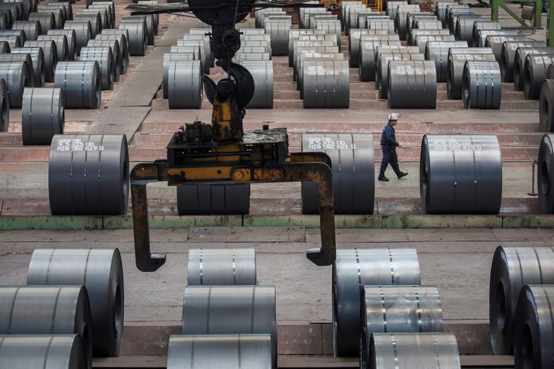 &copy; Reuters. FILE PHOTO: A worker walks past steel rolls at the Chongqing Iron and Steel plant in Changshou, Chongqing, China August 6, 2018. REUTERS/Damir Sagolj