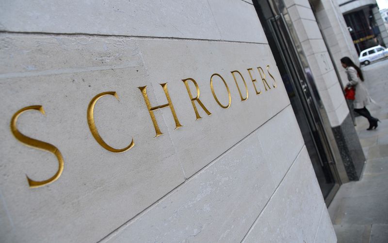 © Reuters. FILE PHOTO: A Schroders sign is seen outside a building in the City of London March 22, 2013.  REUTERS/Toby Melville/File Photo