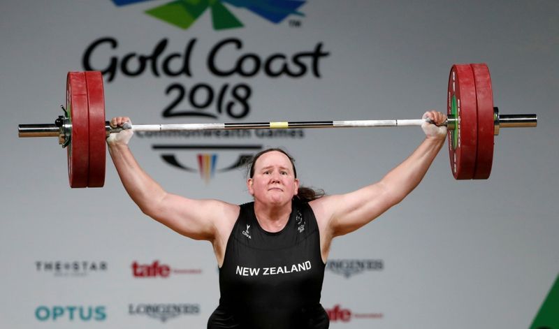 &copy; Reuters. FOTO DE ARCHIVO: La levantadora de peso neozelandesa Laurel Hubbard durante los Juegos de la Mancomunidad de Naciones 2018 celebrados en el Carrara Sports Arena 1 de Gold Coast, Australia, el 9 de abril de 2018. REUTERS/Paul Childs