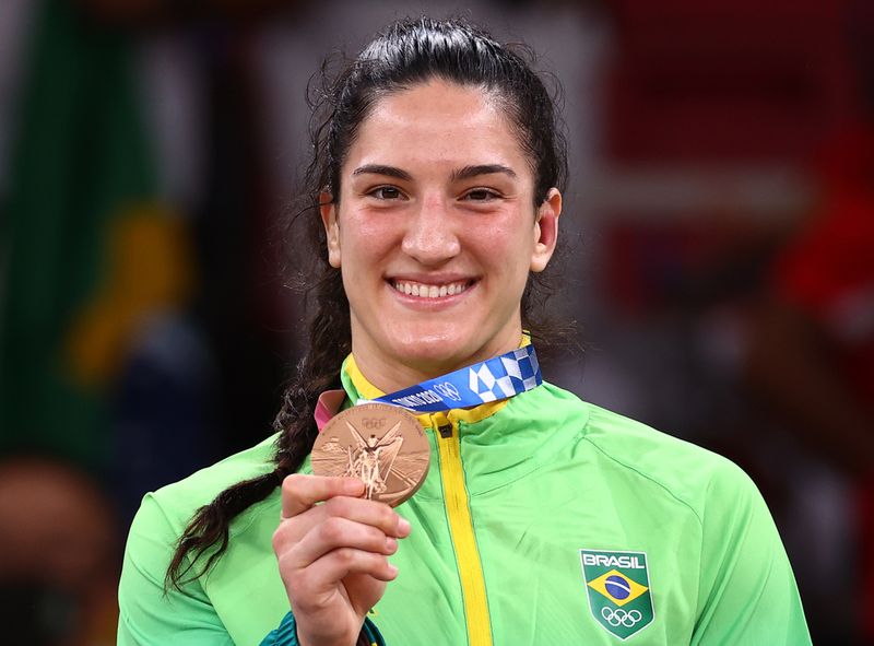 &copy; Reuters. Mayra Aguiar mostra medalha de bronze conquistada no judô na Olimpíada de Tóquio
29/07/2021 REUTERS/Sergio Perez