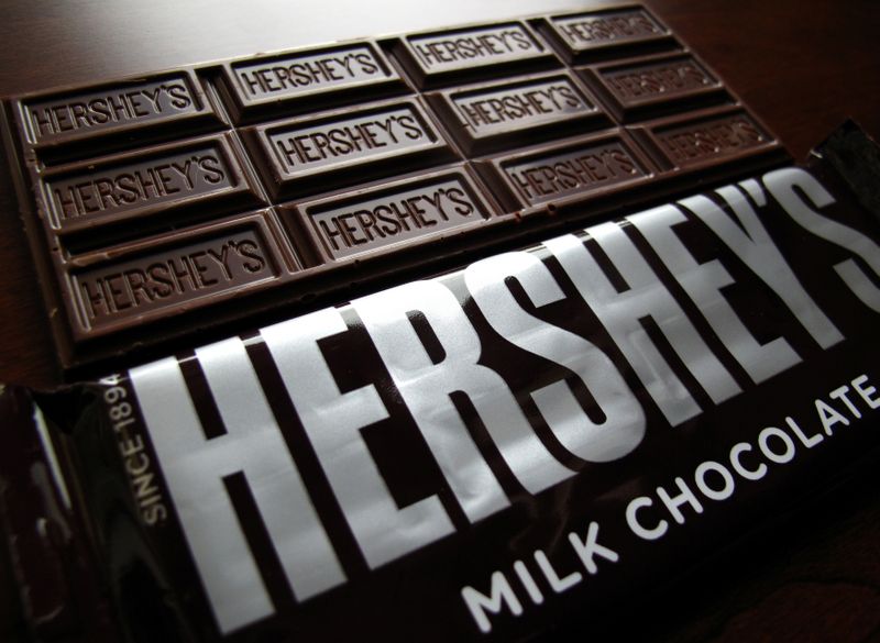 © Reuters. FILE PHOTO: Hershey's chocolate bars are shown in this photo illustration in Encinitas, California January 29, 2015.   REUTERS/Mike Blake