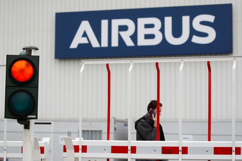 © Reuters. FILE PHOTO: The logo of Airbus is pictured at the entrance of the Airbus facility in Bouguenais, near Nantes, France, July 2, 2020. REUTERS/Stephane Mahe