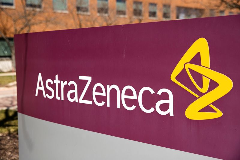 © Reuters. FILE PHOTO: The logo for AstraZeneca is seen outside its North America headquarters in Wilmington, Delaware, U.S., March 22, 2021.  REUTERS/Rachel Wisniewski