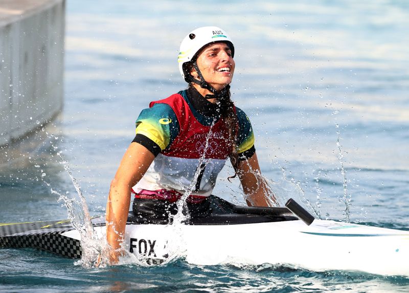 &copy; Reuters. Juegos Olímpicos de Tokio 2020 - Eslalon de canoa - C1 femenino - Final - Centro de Eslalon de canoa de Kasai, Tokio, Japón - 29 de julio de 2021. Jessica Fox, de Australia, tras ganar el oro. REUTERS/Stoyan Nenov