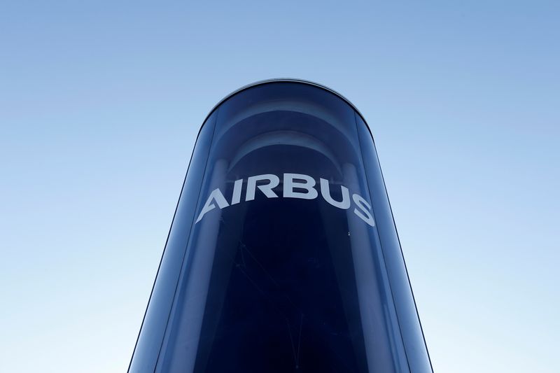 © Reuters. FILE PHOTO: The Airbus logo is pictured at Airbus headquarters in Blagnac near Toulouse, France, March 20, 2019.   REUTERS/Regis Duvignau